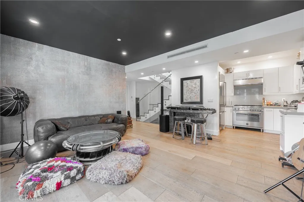 2239 Laurel Canyon, Los Angeles, California 90046 home-pic-5